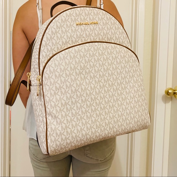 MICHAEL KORS LARGE ABBEY VANILLA ACORN BACKPACK - Picture 2 of 4